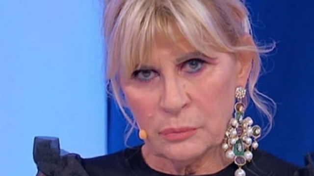 Uomini e Donne, Aida Nizar su Gemma: 'Chiede sempre baci a Juan, mi vergogno per lei'.