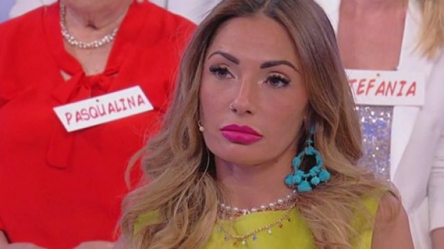 Uomini e Donne, registrazione 30 gennaio: Ida piange e non risponde alle domande su Riccardo.