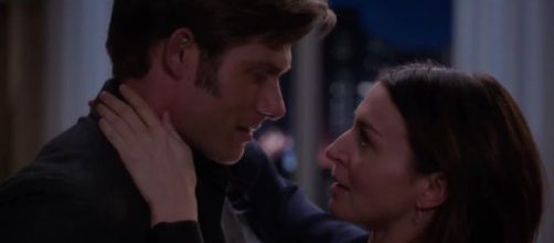 Nell'undicesimo episodio di Grey's Anatomy 16, Amelia rivela a Link i suoi dubbi sulla gravidanza e gli confessa di amarlo.