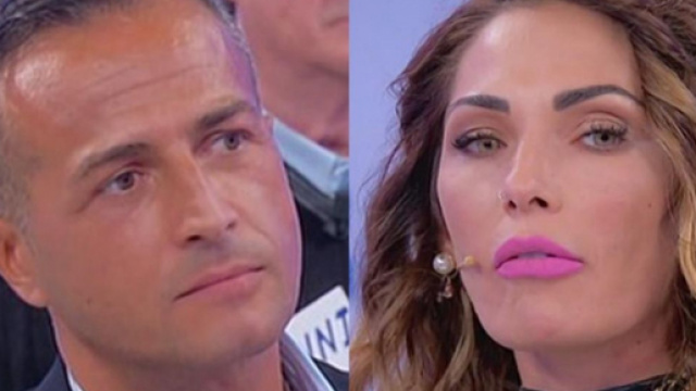 U&D, Riccardo entra nell'agenzia della Perricciolo e Ida si sfoga su IG: 'Morale a terra'.