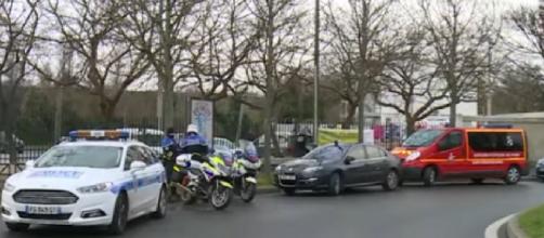 France: One dead and several injured after knife attack near Paris. [Image source/Ruptly YouTube video]