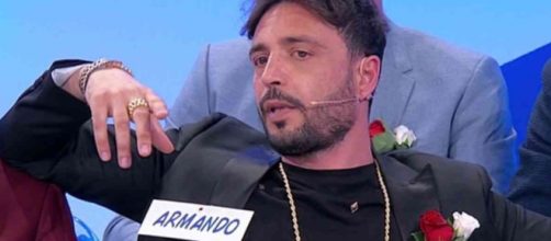 Uomini e Donne, Armando Incarnato precisa su IG: 'Nessuno mi ha cacciato, basta insulti'.