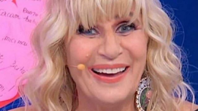 U&D, registrazione 4 gennaio: Gemma dimentica Juan con Marcello e lo bacia a stampo.