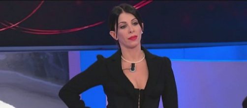 Uomini e Donne, trono over: Valentina Autiero in lacrime per le critiche ricevute nel corso della sfilata