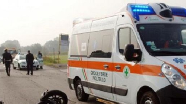 Scontro fatale tra auto e moto a Santa Francesca: perde la vita un diciottenne.