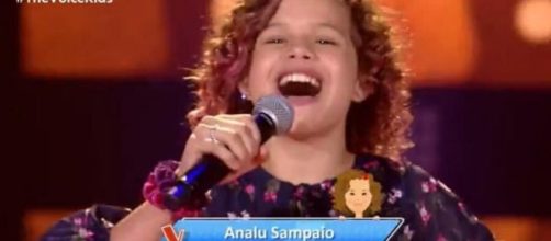 Analu Sampaio se apresenta na estreia do 'The Voice Kids 2020'. (Reprodução/ Rede Globo)