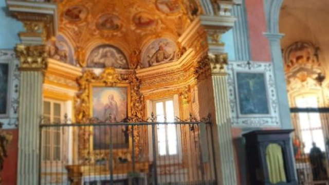 Giovane bestemmia durante la messa, la notizia fa il giro del web.