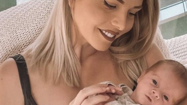 Jessica Thivenin pousse un gros coup de gueule contre les fans qui photographient son bébé dans la rue.