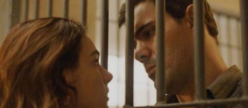 Betina visita Magno na cadeia em "Amor de Mãe". (Divulgação/Globo)