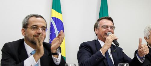Abraham Weintraub e Jair Bolsonaro se encontraram no Palácio do Planalto na última terça-feira (7). (Arquivo Blasting News)