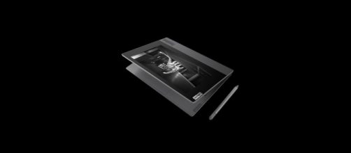 Lenovo ThinkBook Plus, portatile con penna e display esterno presentato al CES 2020