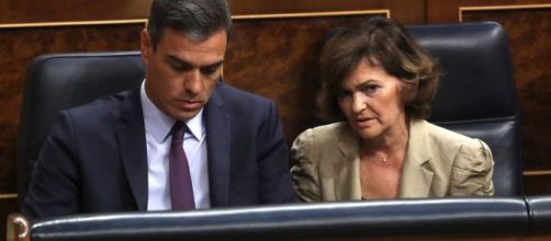 Pedro Sánchez con Carmen Calvo en el Congreso de los Diputados