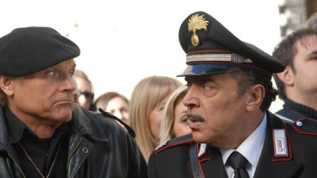 Terence Hill e Nino Frassica, due tra i protagonisti principali di Don Matteo