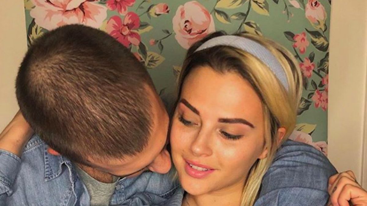 TPMP : La photo complice de Kelly Vedovelli et de son frère sur Instagram  choque les internautes