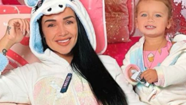 Jazz choque les internautes en mettant une gifle &agrave; Laurent. Credit: Instagram/jazztvshow