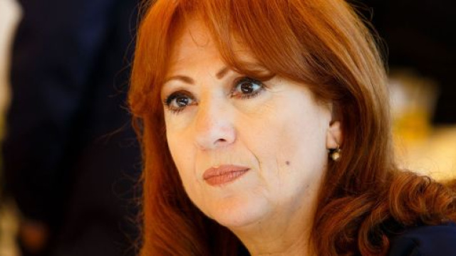 Un posto al sole, Giulia viene a sapere che Marcello ha dei problemi.