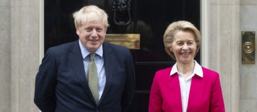 Boris Johnson, primer ministro de Reino Unido y Úrsula von der Leyen, presidenta de la Comisión Europea.