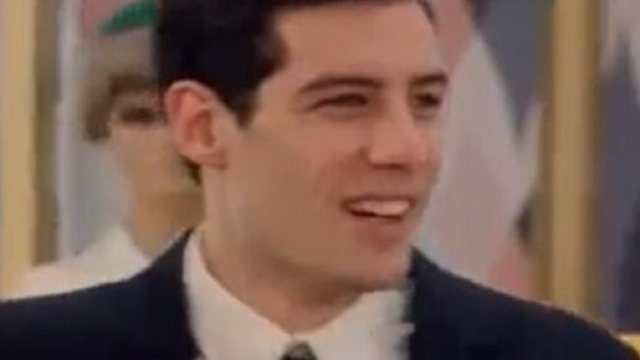 Il Paradiso delle signore, trama lunedi 5 ottobre: Riccardo abbraccia Margherita.