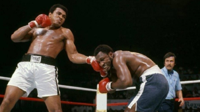 Muhammad Ali vs Joe Frazier nel drammatico combattimento dell'1 ottobre 1975.