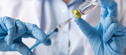 Voluntarios de la vacuna contra el coronavirus exponen sus efectos secundarios