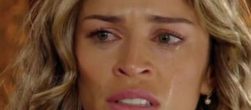 Ester cairá em lágrimas em 'Flor do Caribe'. (Reprodução/ TV Globo)