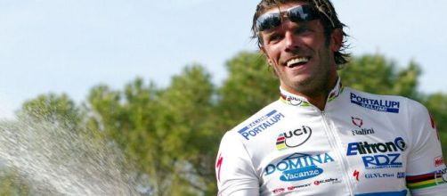 Mario Cipollini ricorda Marco Pantani: 'Avrei voluto correre da campione del mondo per lui'.