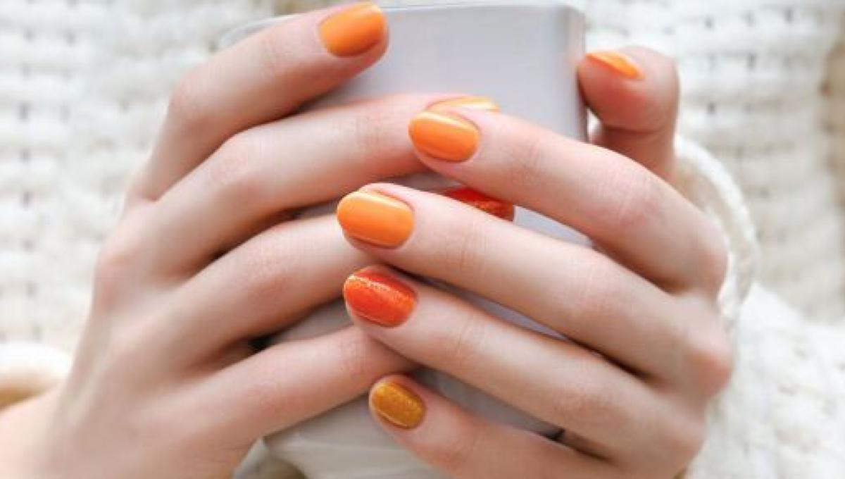 Nail Art Moda Per L Autunno Inverno Spiccano Il Verdone E L Arancione Zucca