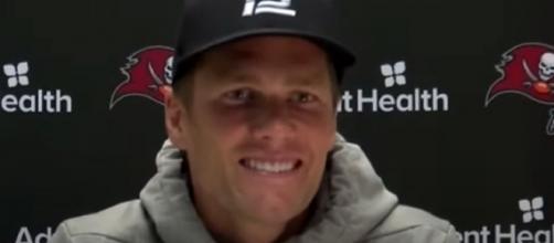 Brady is 1-1 against Rodgers in his career. [Image Source: Tampa Bay Buccaneers/YouTube]
