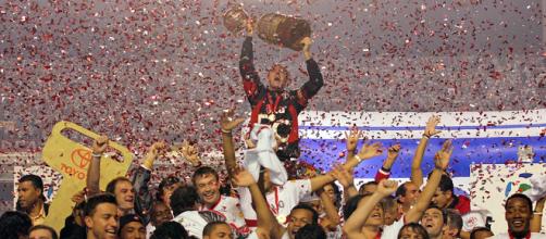 Em 2005, o São Paulo conquistava o tricampeonato da Libertadores. (Arquivo Blasting News)