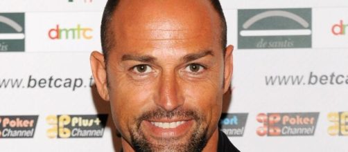 Stefano Bettarini a Casa Chi si esprime su Pierpaolo Pretelli: ‘È un mezzo provolone’.