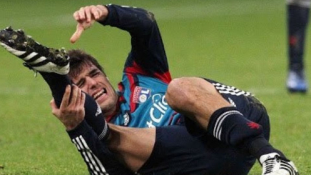 Comme Yoann Gourcuff ces joueurs ce sont bless&eacute;s de fa&ccedil;on stupide - Photo capture d'&eacute;cran Twitter