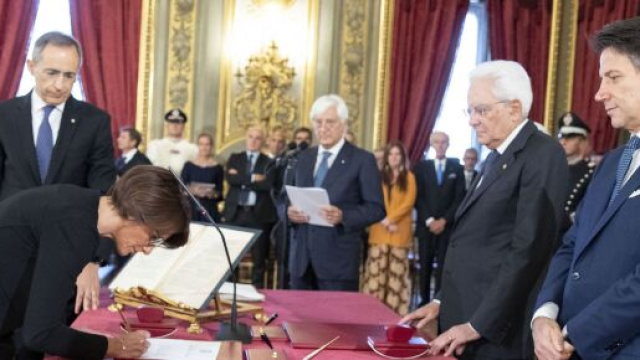 La Ministra della Famiglia Elena Bonetti ha dichiarato che l'assegno unico per i figli dovrebbe partire dal 2021.