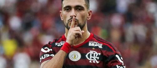 O meia uruguaio Arrascaeta, do Flamengo, é o estrangeiro mais valorizado do Brasileirão. (Arquivo Blasting News)