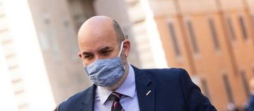 Vito Crimi, capo politico del M5s, annuncia l'inizio degli Stati Generali.