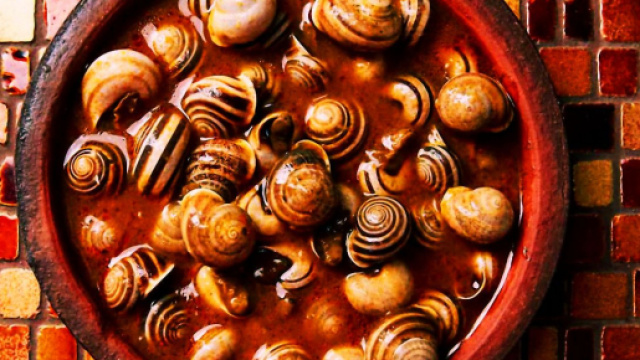Cucina di Sardegna: ricetta 'sizigorrus cun bagna', le tipiche lumache al sugo sarde.