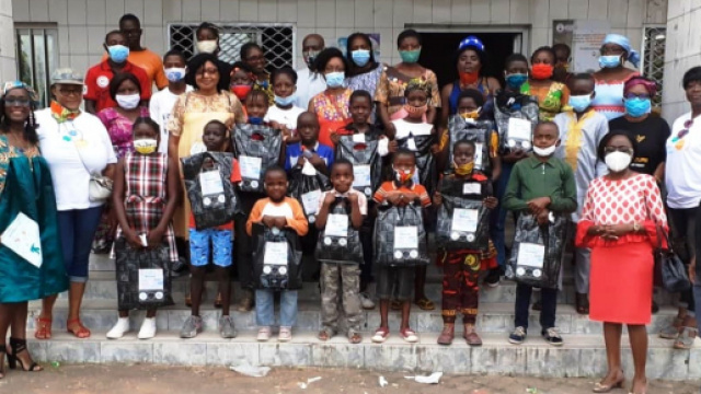 Distributuion de Kits Scolaires par l'association Child Safety Country à CAD 4 (c) CSC