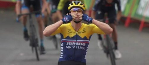 Primoz Roglic vince la prima tappa della Vuelta Espana ad Arrate.