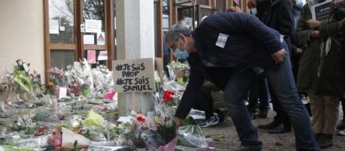 Rinden homenaje a profesor asesinado por terrorista islámico en Francia