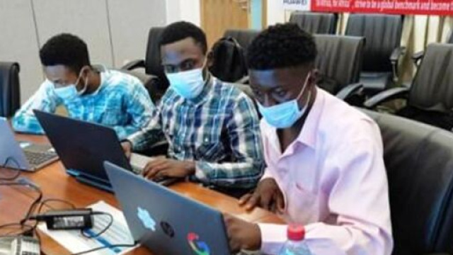 Les étudiants Camerounais finalistes du concours Huawei HTC Academy 2020 (c) Huawei Cameroun