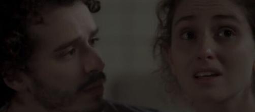 Cláudio e Ivana tem primeira noite de amor desastrosa em "A Força do Querer". (Reprodução/TV Globo)