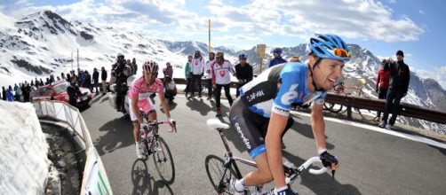 Giro d’Italia: 19^ tappa ridotta con i primi 100 km percorsi in pullman.