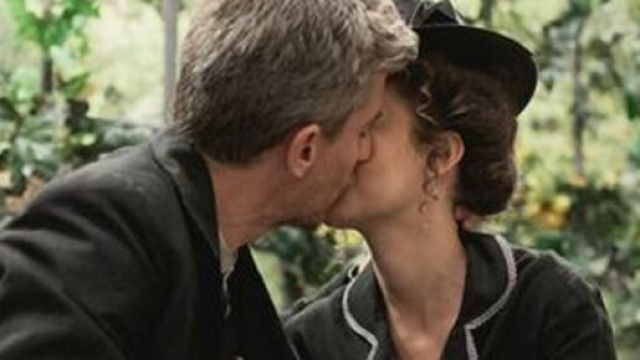 Una vita, trame Spagna: Mauro San Emeterio si scambia un bacio con Yolanda.