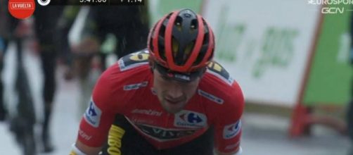 Primoz Roglic in difficoltà nella sesta tappa della Vuelta Espana.