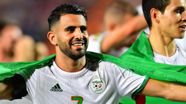 Riyad Mahrez annoncé au PSG, sa réaction fait le buzz