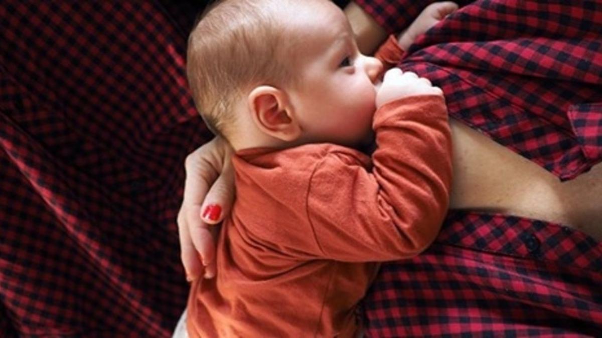 Elle Allaite Son Bebe Dans Un Magasin H M Un Vendeur La Reprimande