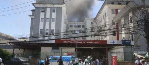 Prédio do hospital de Bonsucesso pega fogo e pacientes são retirados. (Arquivo Blasting News)