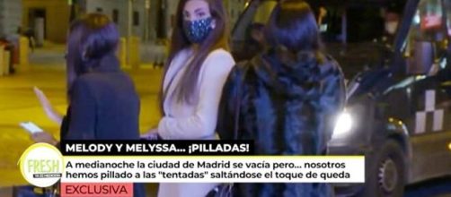 Un reportero de 'Ya es mediodía' dio con ellas en el centro de Madrid pasadas las 00.00 horas.