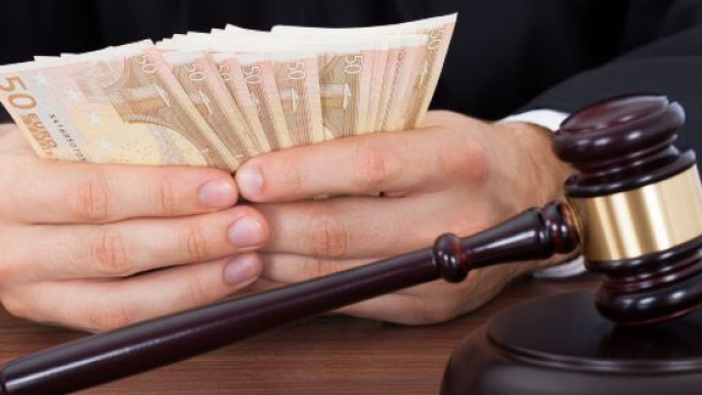 Accertamento induttivo valido per la Cassazione se i redditi del contribuente sono troppo bassi.