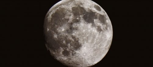 Cientistas reúnem evidências da existência de água na Lua. (Arquivo Blasting News)