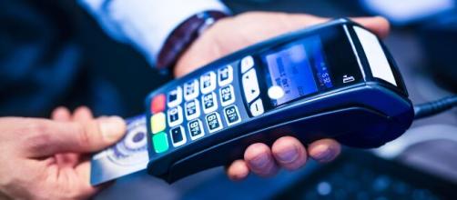 Aumentar o limite do cartão de crédito tem várias vantagens. (Arquivo Blasting News)